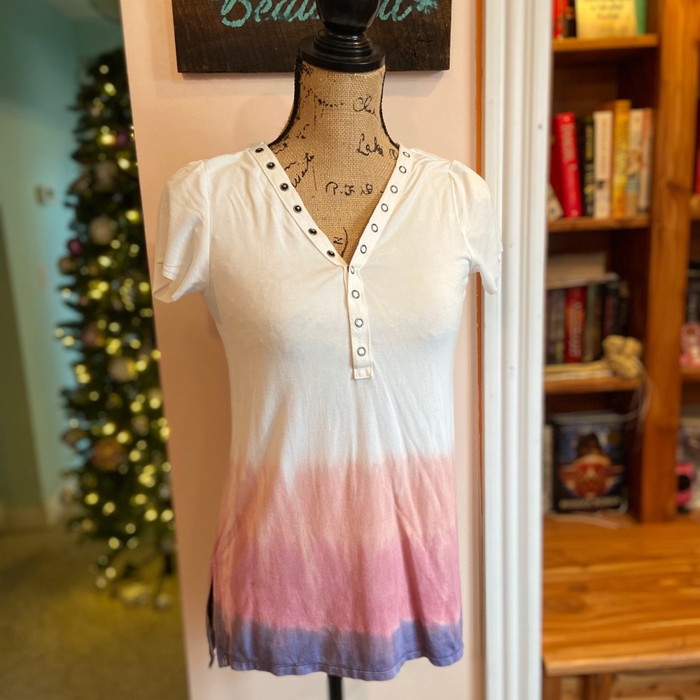 American Eagle V-neck Tee